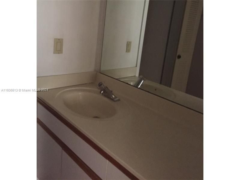 Recently Rented: $2,250 (2 beds, 2 baths, 1116 Square Feet)