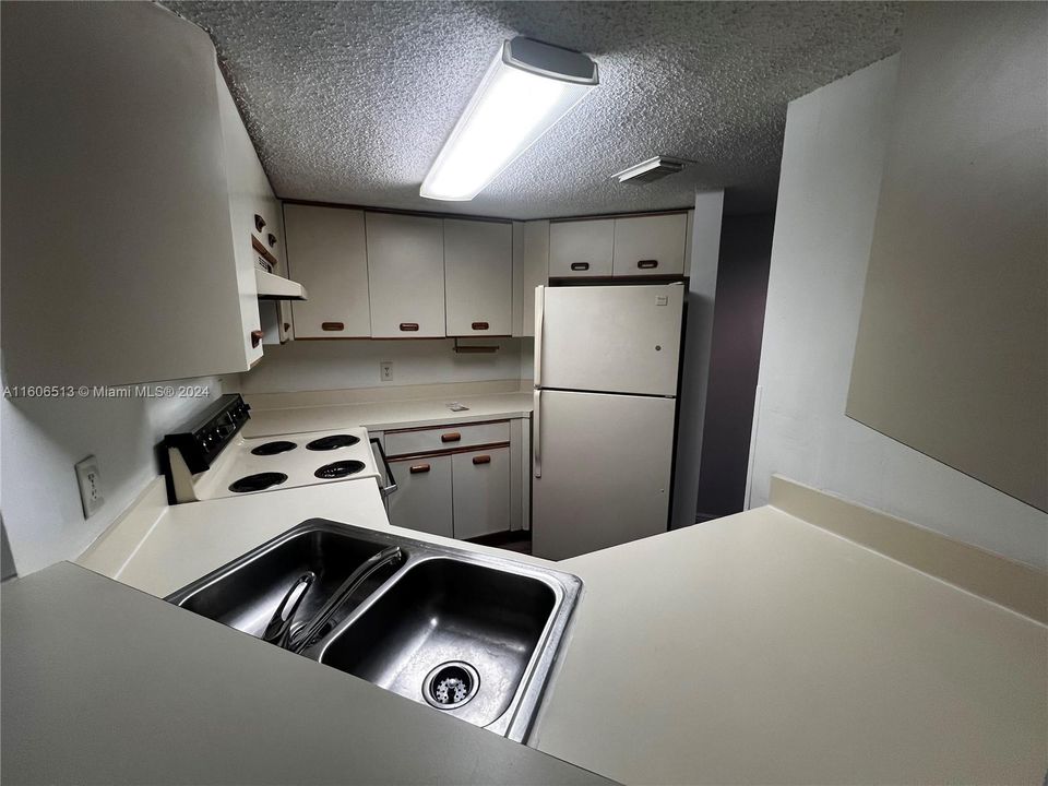 Recently Rented: $2,250 (2 beds, 2 baths, 1116 Square Feet)