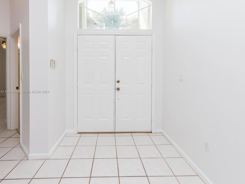 For Rent: $2,900 (3 beds, 2 baths, 1589 Square Feet)