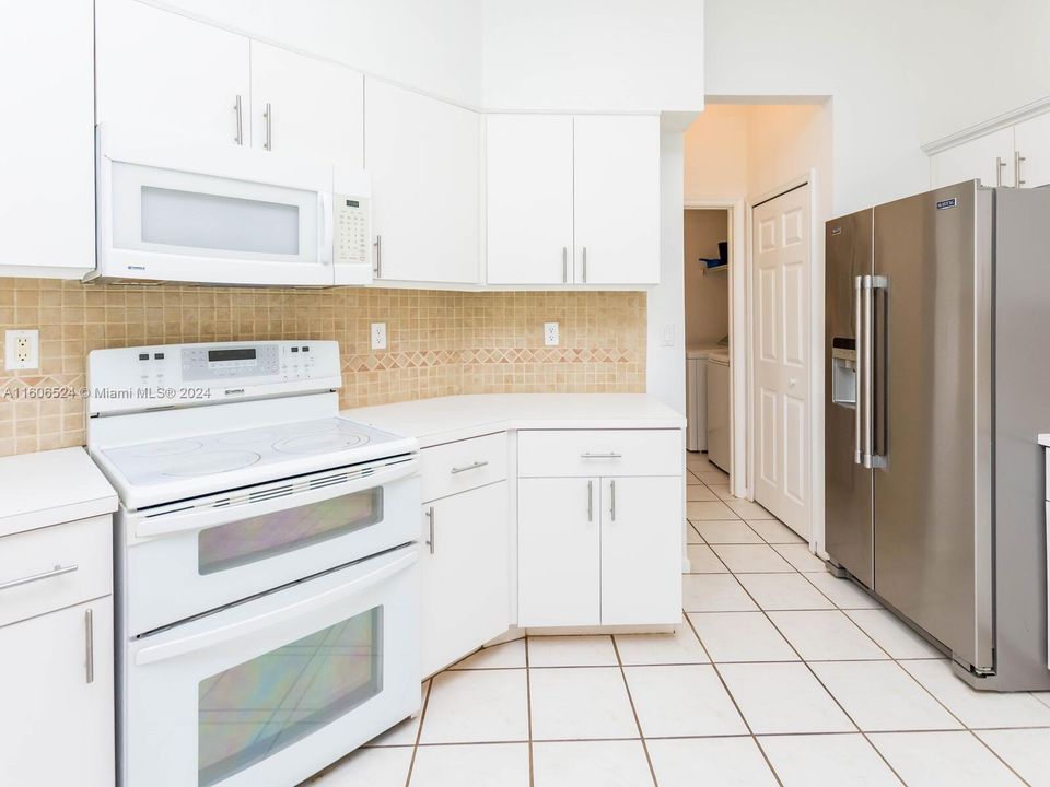 For Rent: $2,900 (3 beds, 2 baths, 1589 Square Feet)