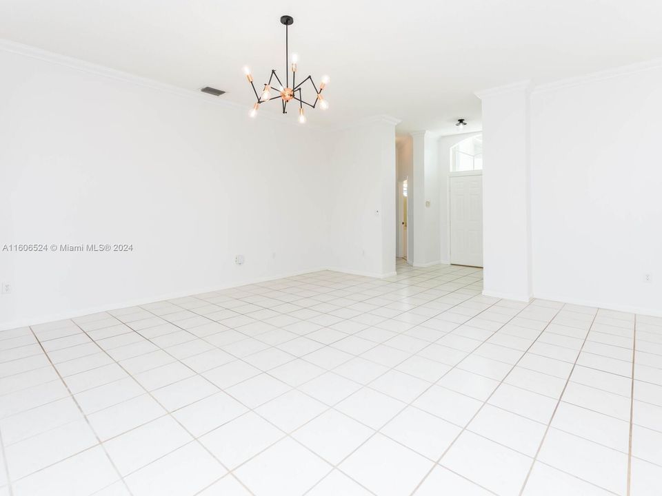 For Rent: $2,900 (3 beds, 2 baths, 1589 Square Feet)