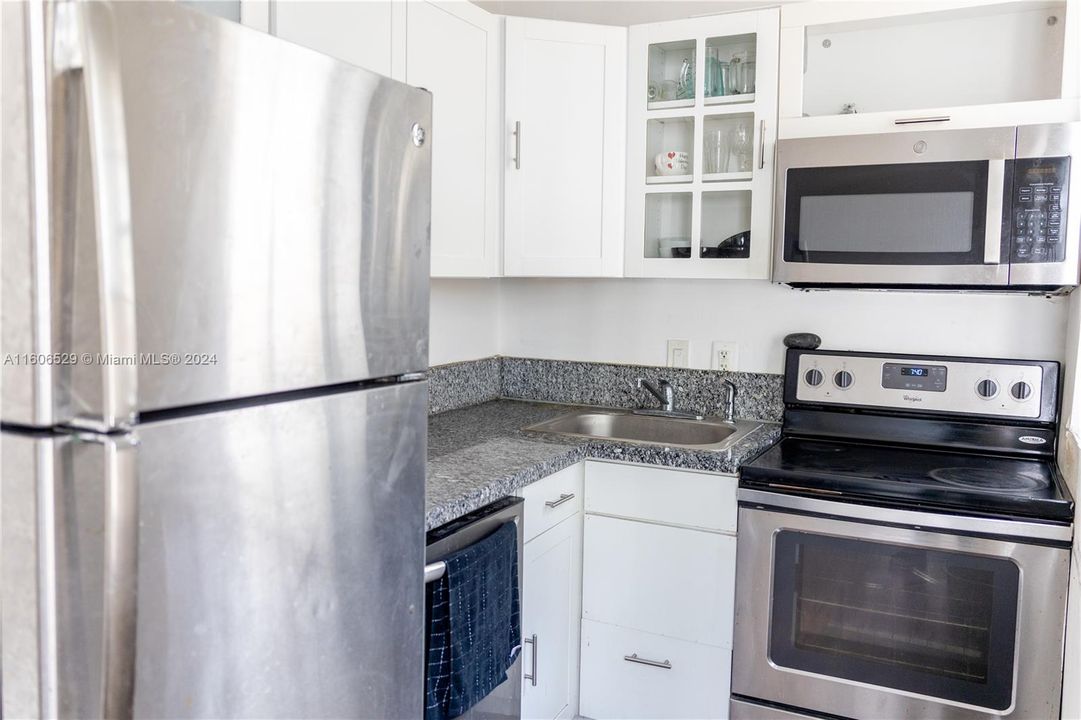 For Sale: $243,000 (1 beds, 1 baths, 430 Square Feet)