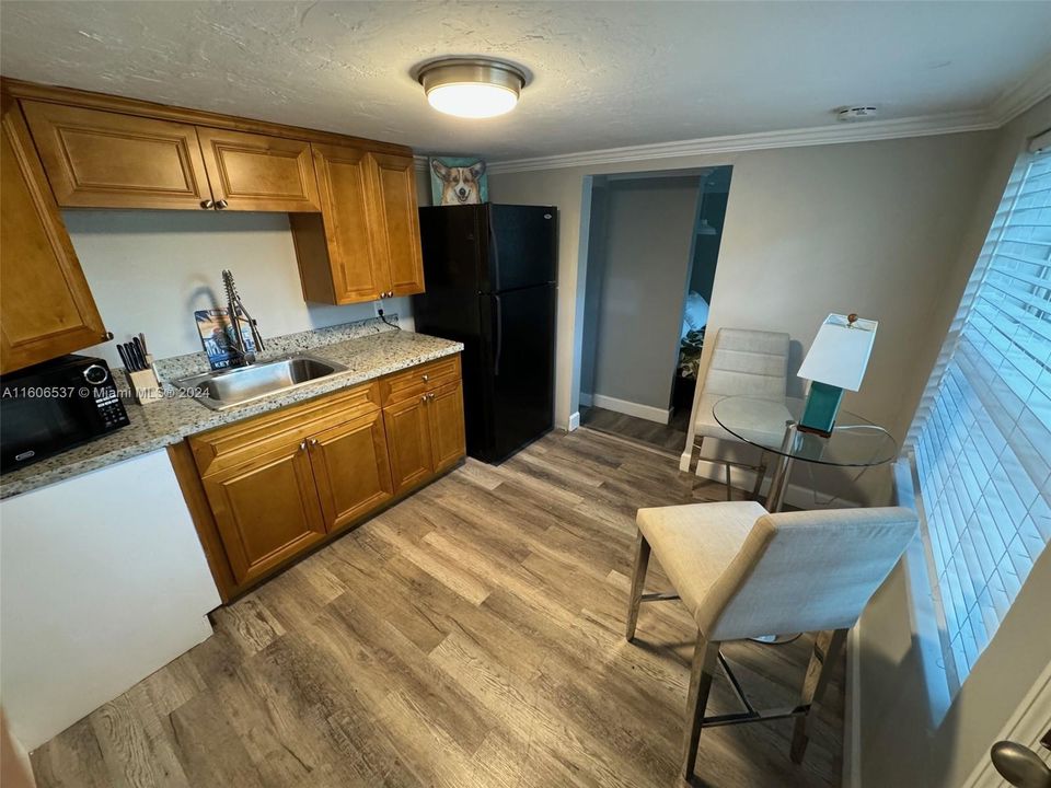 For Rent: $2,700 (2 beds, 1 baths, 675 Square Feet)