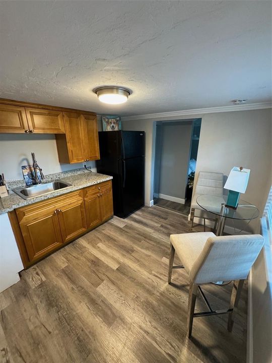 For Rent: $2,700 (2 beds, 1 baths, 675 Square Feet)