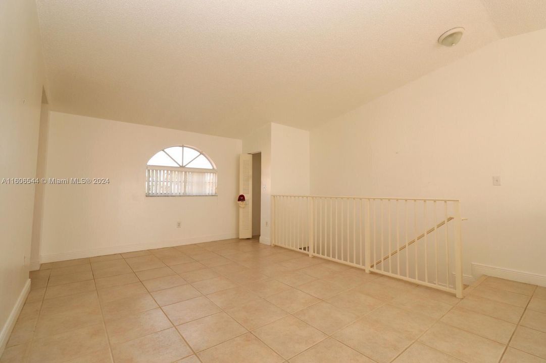 For Rent: $2,700 (3 beds, 2 baths, 990 Square Feet)