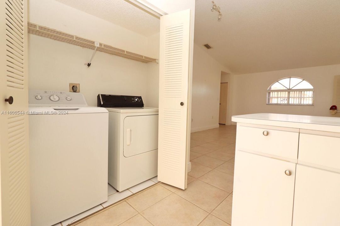 For Rent: $2,700 (3 beds, 2 baths, 990 Square Feet)