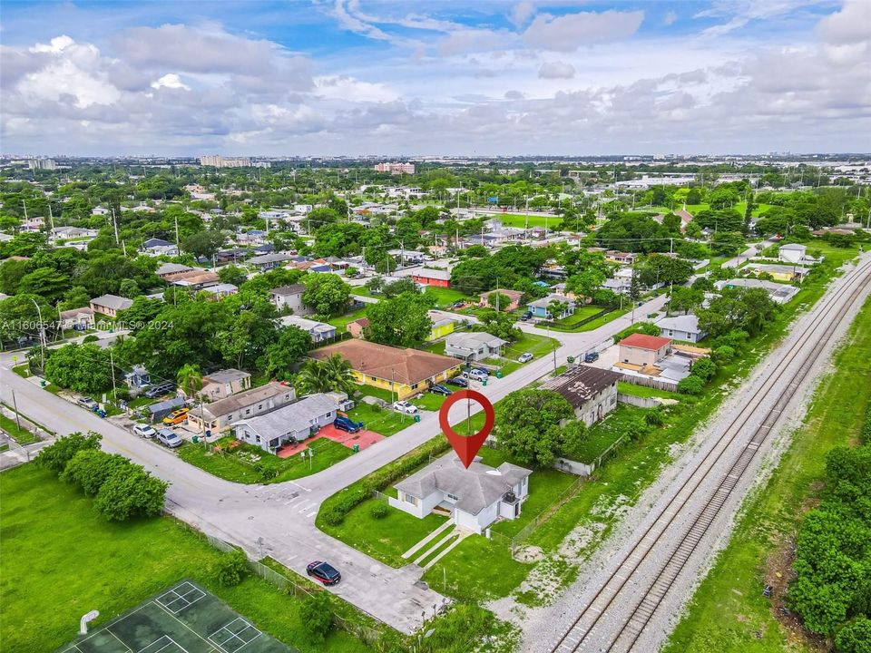 Active With Contract: $405,000 (3 beds, 2 baths, 1051 Square Feet)