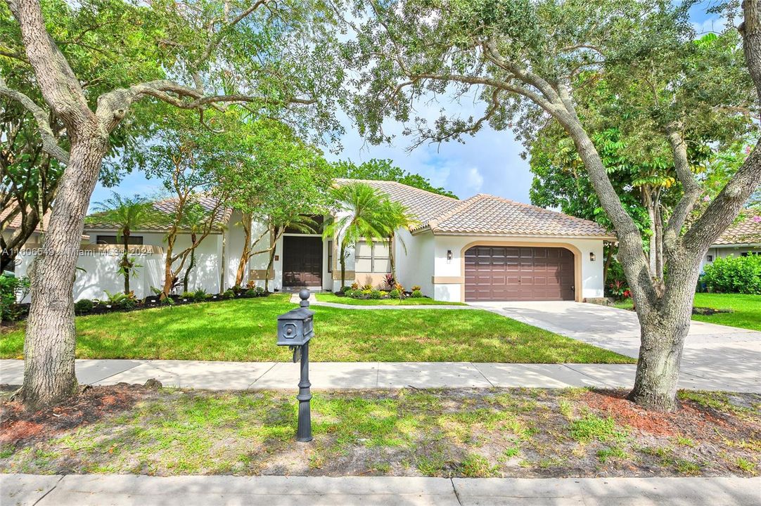 Active With Contract: $1,300,000 (4 beds, 3 baths, 2514 Square Feet)