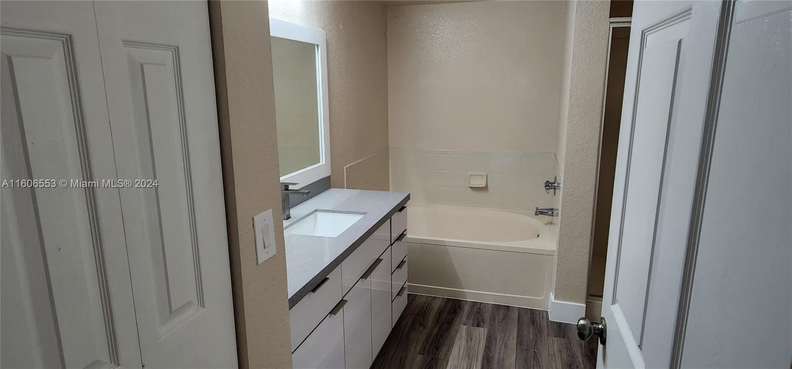 For Rent: $2,500 (2 beds, 2 baths, 1321 Square Feet)