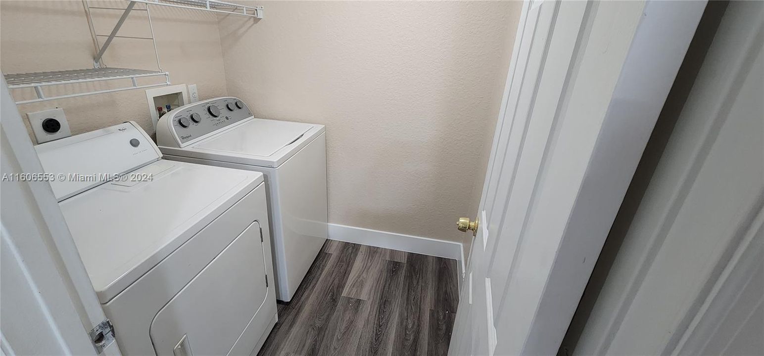 For Rent: $2,500 (2 beds, 2 baths, 1321 Square Feet)