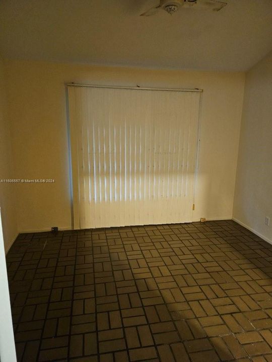 For Rent: $2,100 (1 beds, 1 baths, 3079 Square Feet)