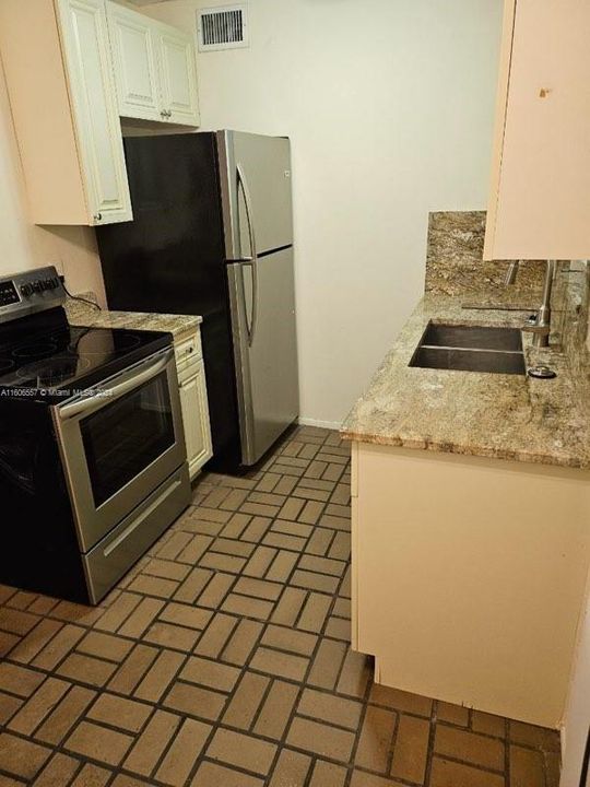 For Rent: $2,100 (1 beds, 1 baths, 3079 Square Feet)