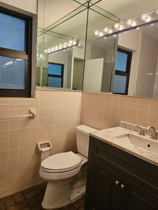 For Rent: $2,100 (1 beds, 1 baths, 3079 Square Feet)