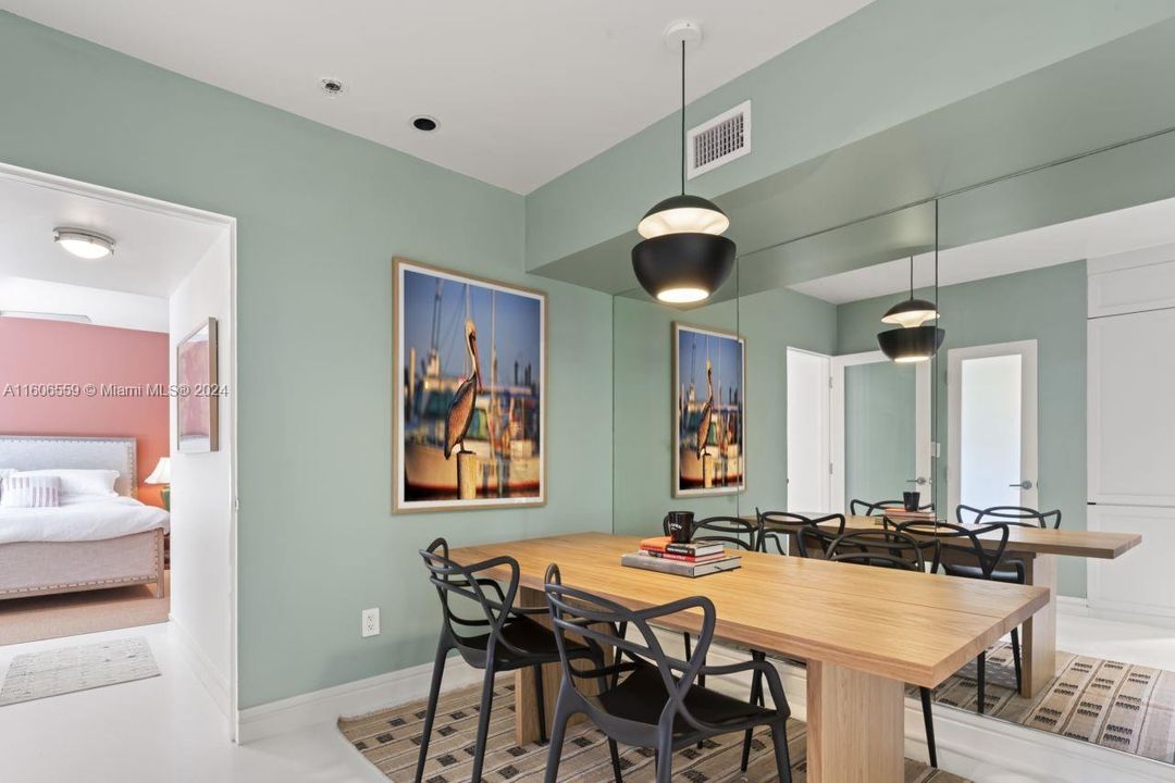 Active With Contract: $589,000 (1 beds, 2 baths, 960 Square Feet)