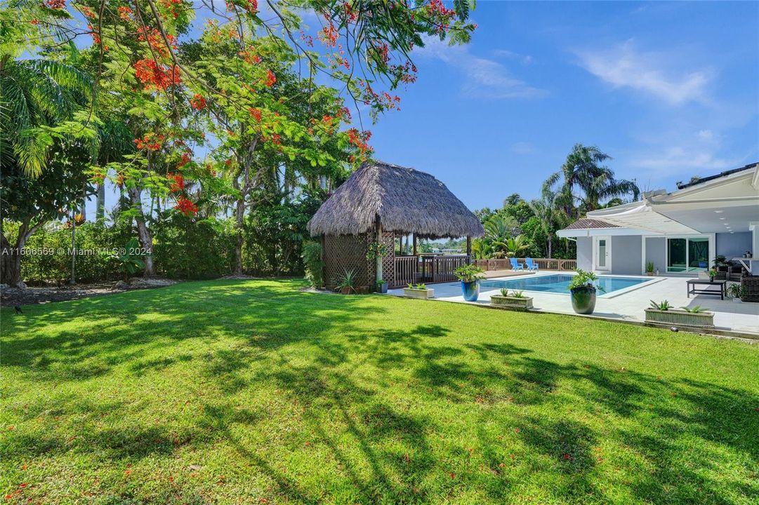 Vendido Recientemente: $1,495,000 (4 camas, 2 baños, 2107 Pies cuadrados)