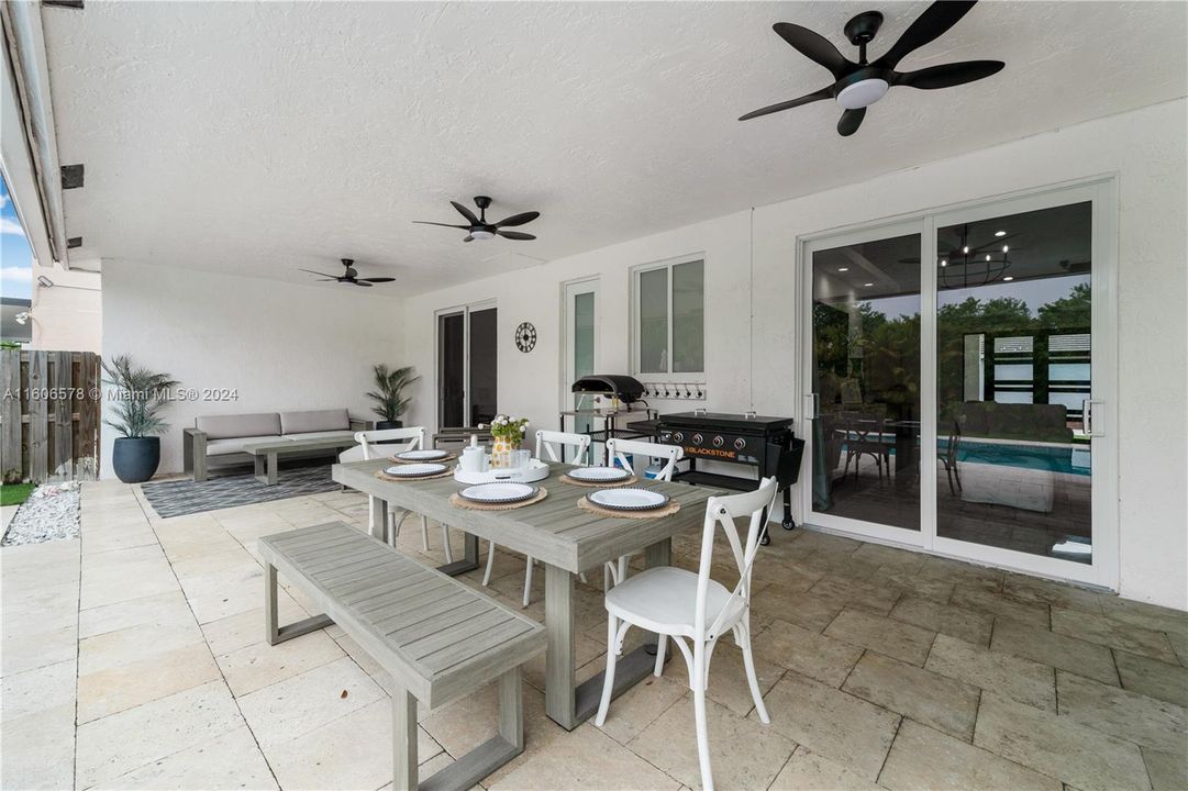 Recently Sold: $850,000 (4 beds, 3 baths, 2223 Square Feet)