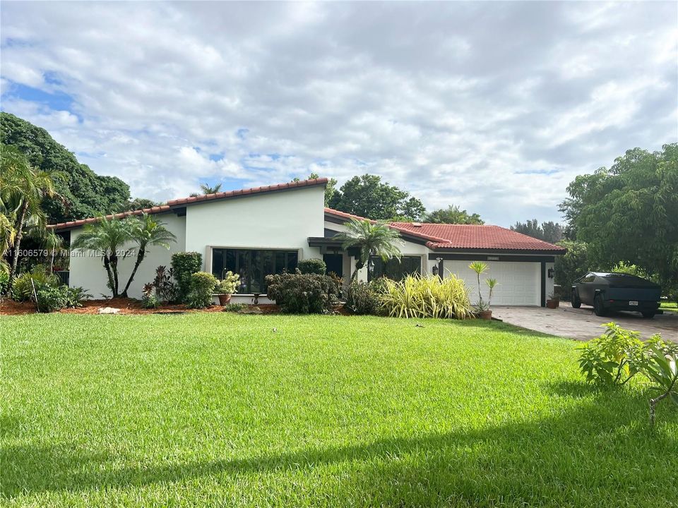 For Sale: $1,290,000 (3 beds, 2 baths, 2378 Square Feet)