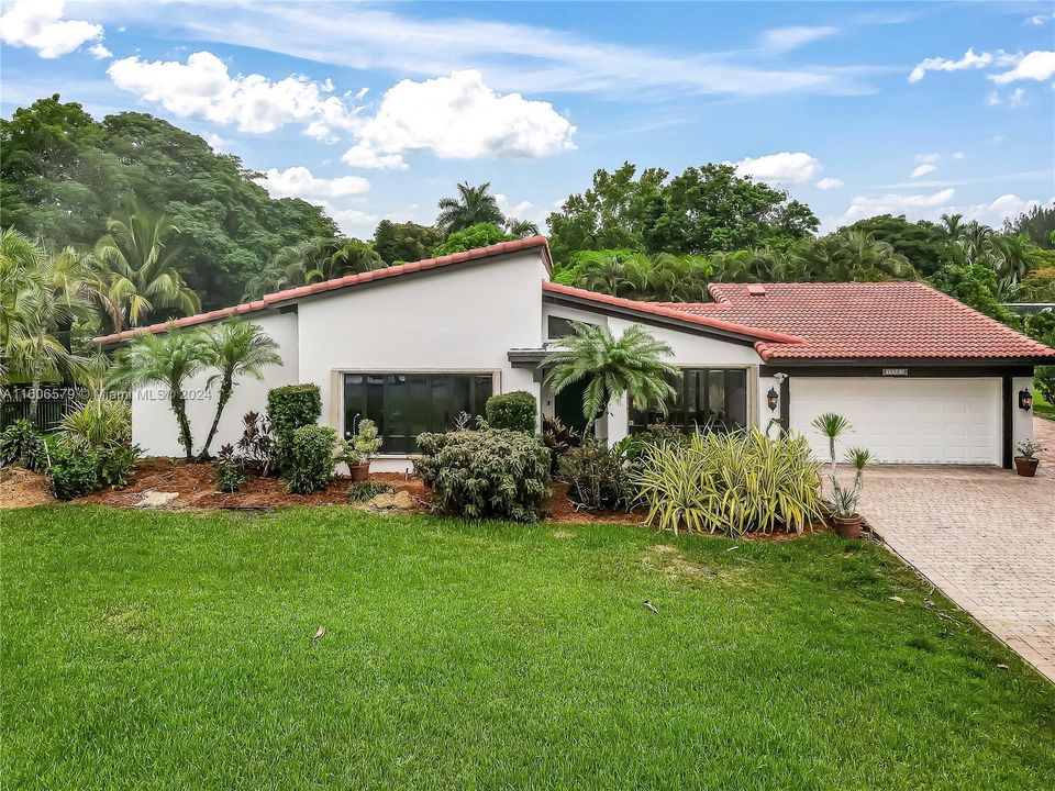 For Sale: $1,290,000 (3 beds, 2 baths, 2378 Square Feet)