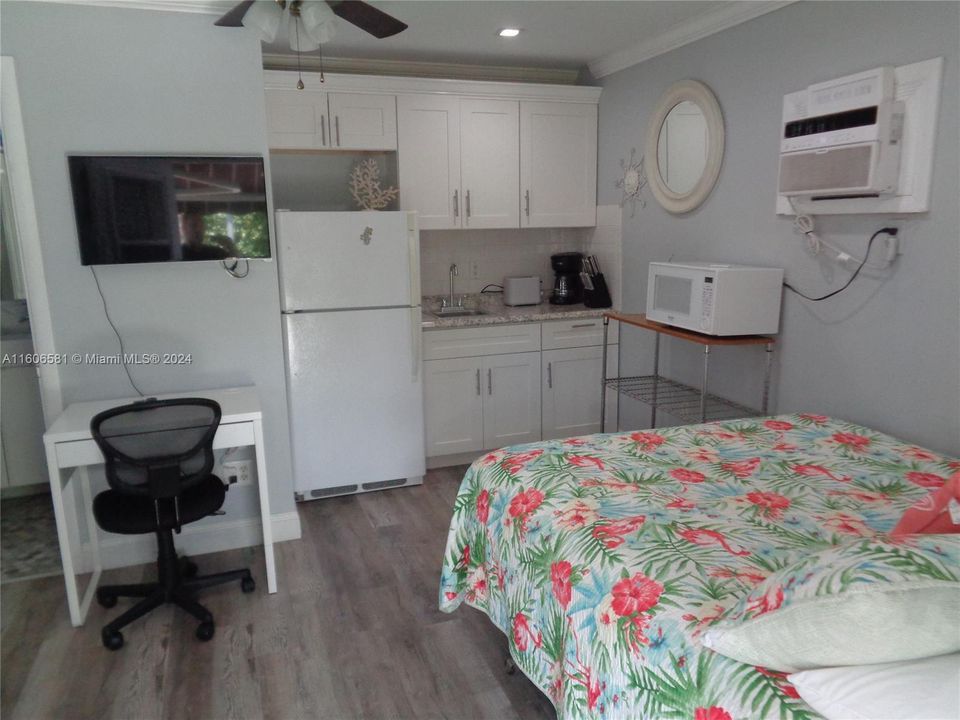 For Rent: $2,200 (1 beds, 1 baths, 450 Square Feet)