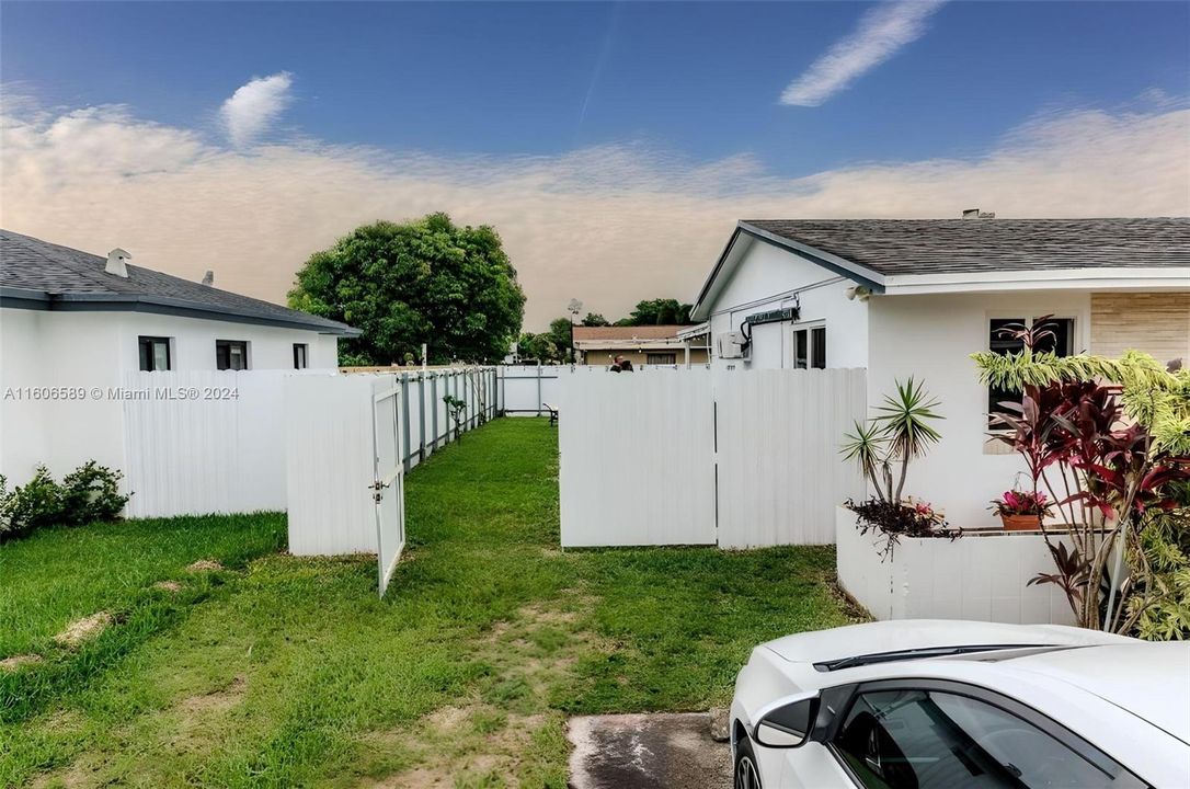 Recently Sold: $580,000 (3 beds, 2 baths, 1200 Square Feet)