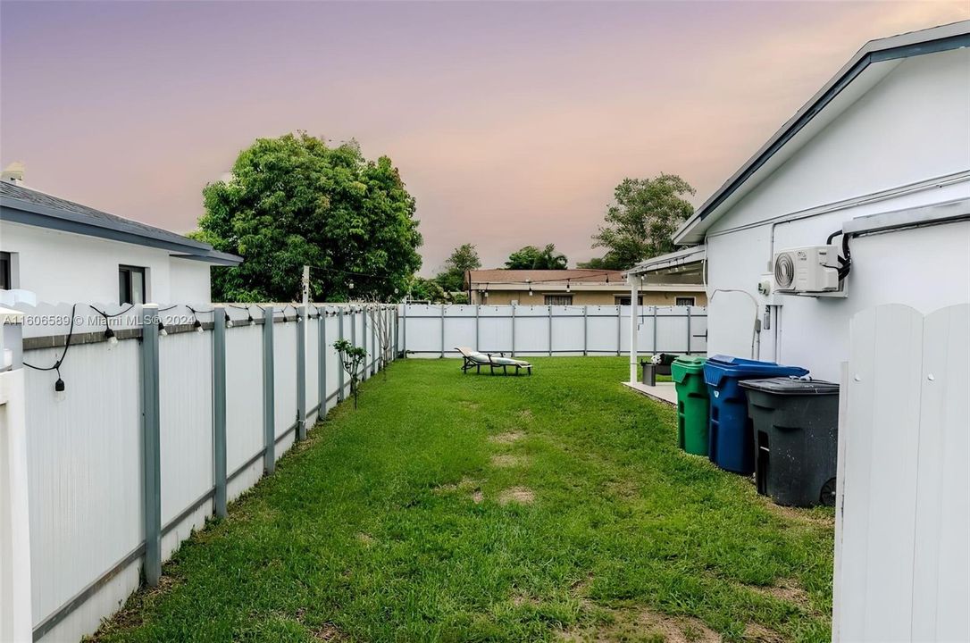 For Sale: $580,000 (3 beds, 2 baths, 1200 Square Feet)