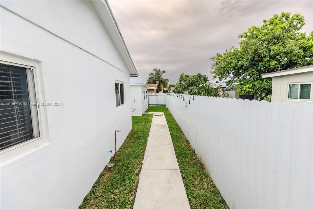 Recently Sold: $580,000 (3 beds, 2 baths, 1200 Square Feet)