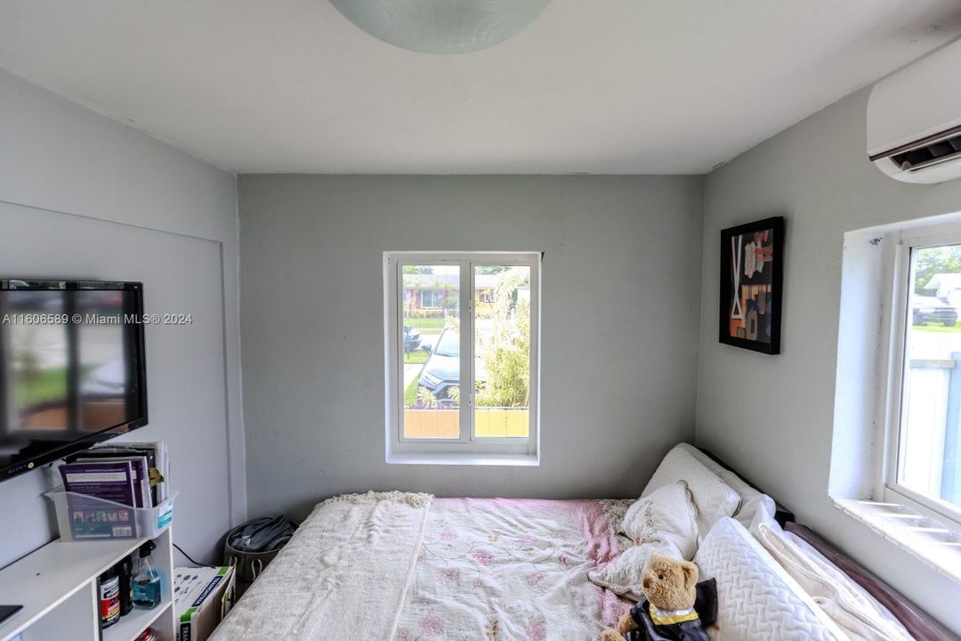 For Sale: $580,000 (3 beds, 2 baths, 1200 Square Feet)