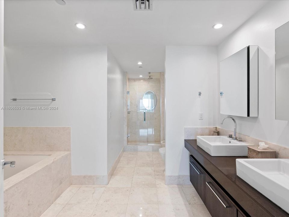 For Sale: $1,750,000 (1 beds, 2 baths, 1161 Square Feet)