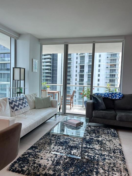 Active With Contract: $4,400 (2 beds, 2 baths, 1165 Square Feet)