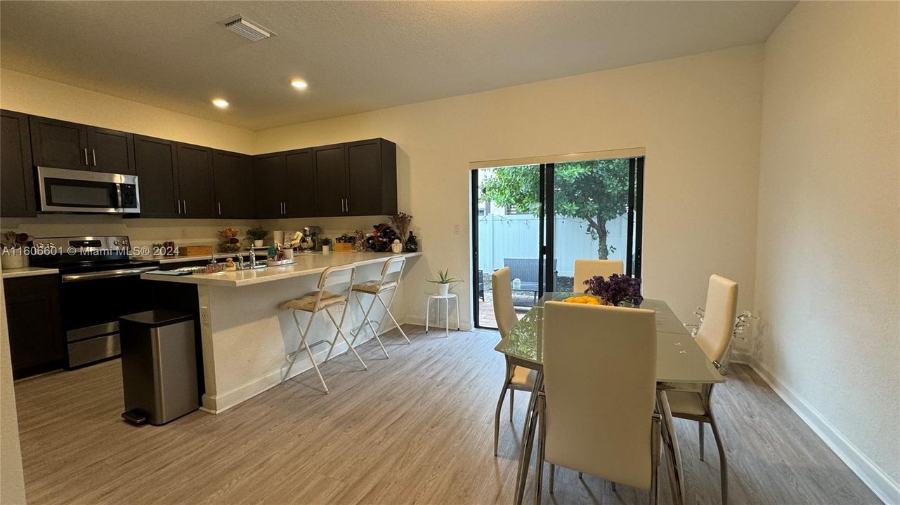 Active With Contract: $3,050 (3 beds, 2 baths, 1650 Square Feet)