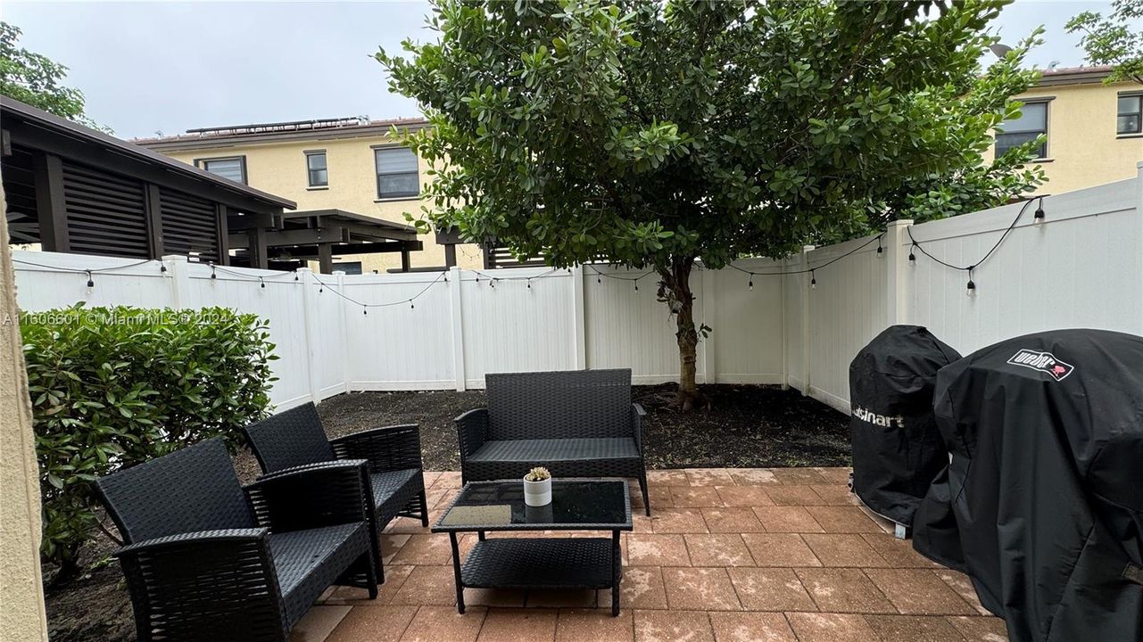 Active With Contract: $3,050 (3 beds, 2 baths, 1650 Square Feet)