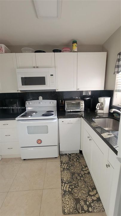 For Sale: $120,000 (1 beds, 1 baths, 725 Square Feet)