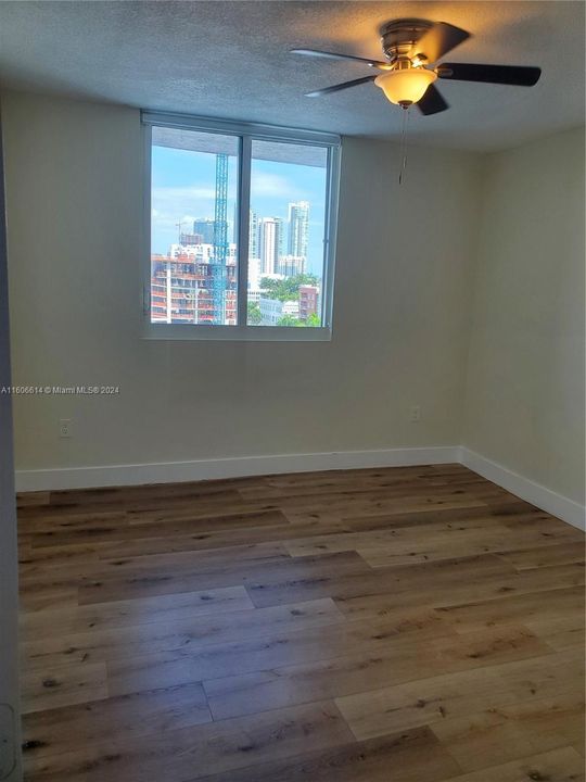 For Sale: $370,000 (1 beds, 1 baths, 734 Square Feet)