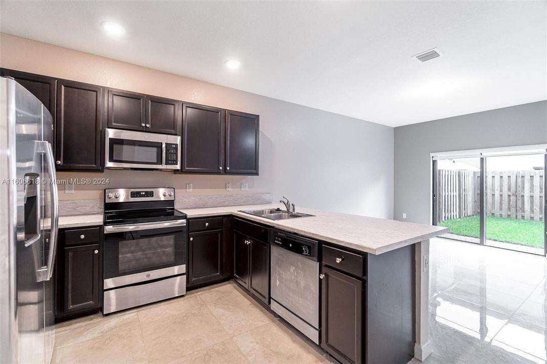 For Sale: $389,000 (3 beds, 2 baths, 1642 Square Feet)