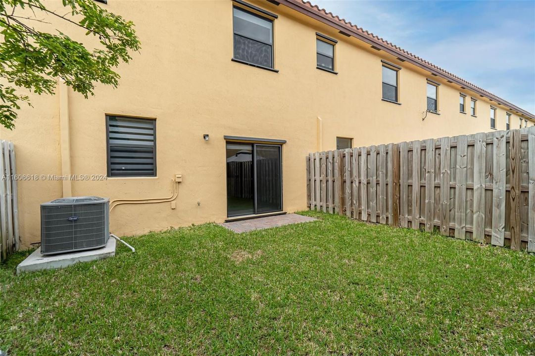 For Sale: $389,000 (3 beds, 2 baths, 1642 Square Feet)