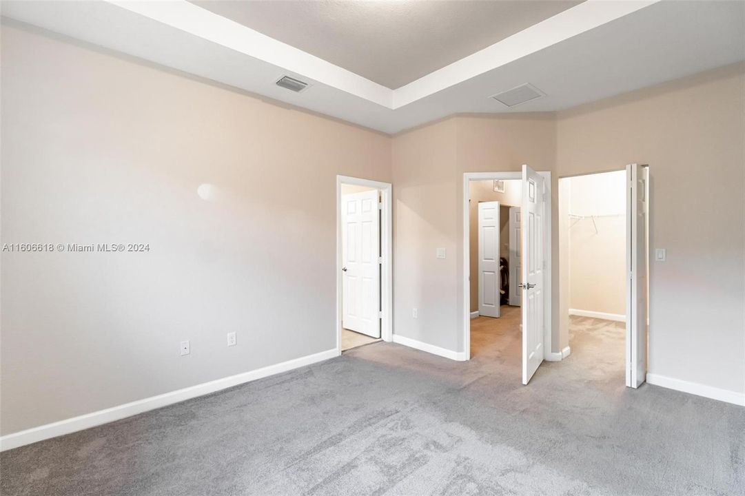 For Sale: $389,000 (3 beds, 2 baths, 1642 Square Feet)