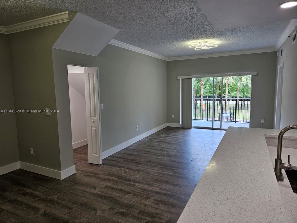 For Rent: $2,550 (2 beds, 2 baths, 1076 Square Feet)