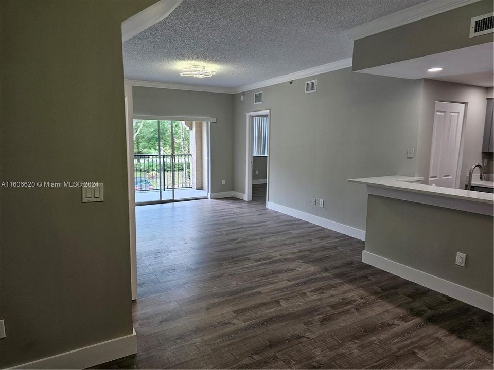 For Rent: $2,550 (2 beds, 2 baths, 1076 Square Feet)