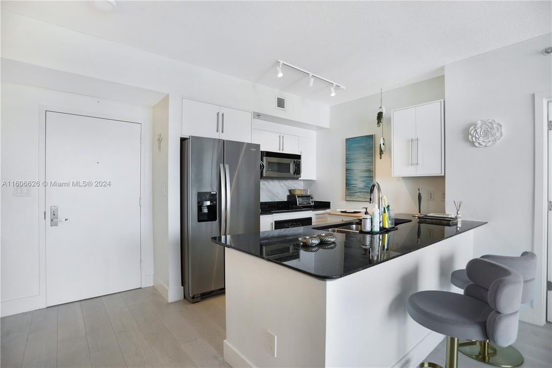 Active With Contract: $4,200 (2 beds, 2 baths, 1169 Square Feet)