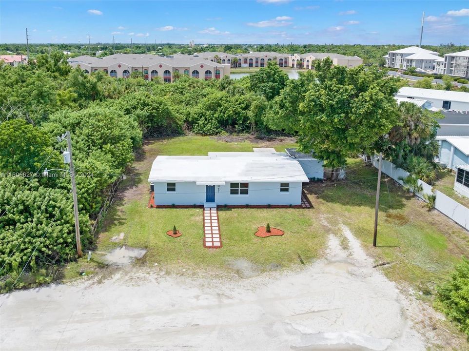 For Sale: $300,000 (3 beds, 2 baths, 1152 Square Feet)