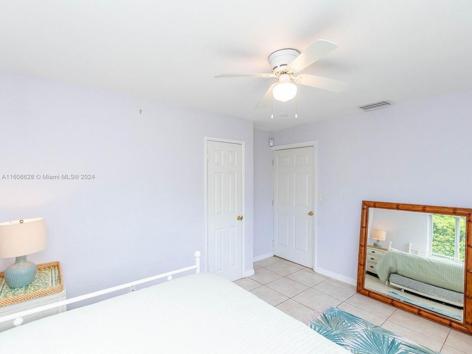 For Rent: $3,000 (2 beds, 2 baths, 970 Square Feet)