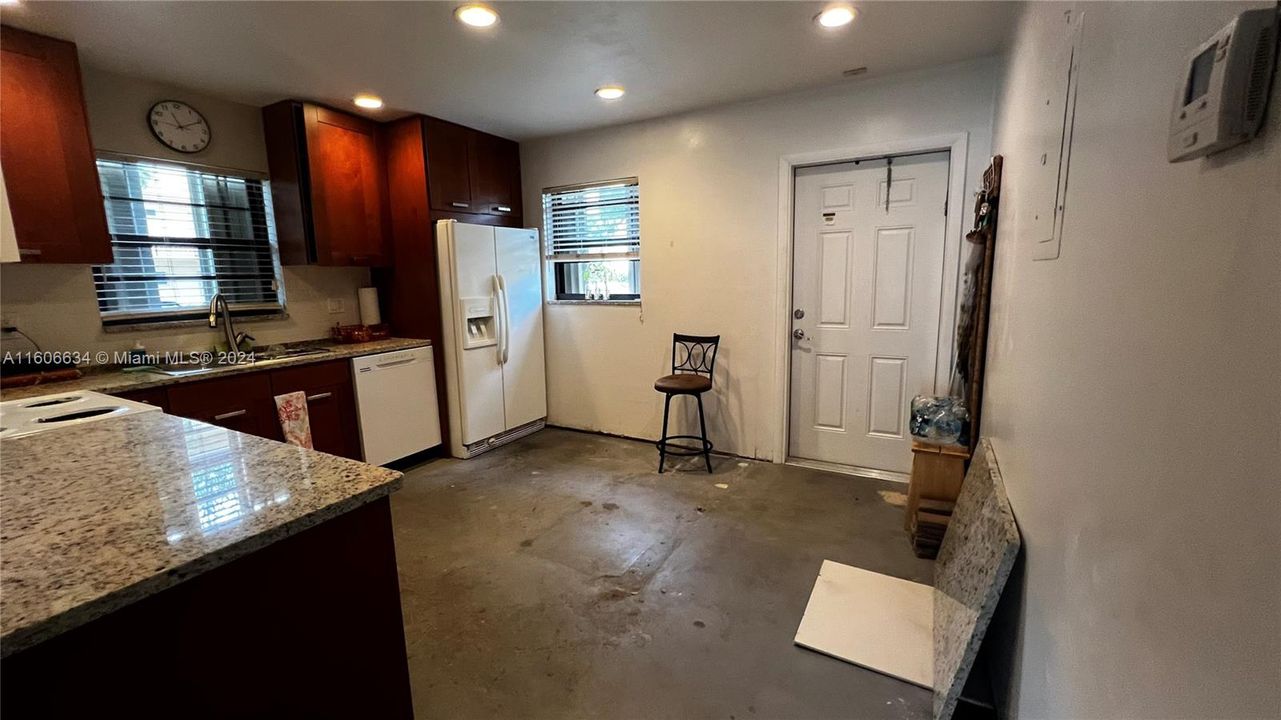 For Sale: $185,000 (2 beds, 2 baths, 1015 Square Feet)