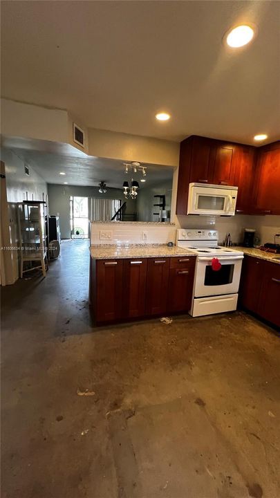 For Sale: $185,000 (2 beds, 2 baths, 1015 Square Feet)