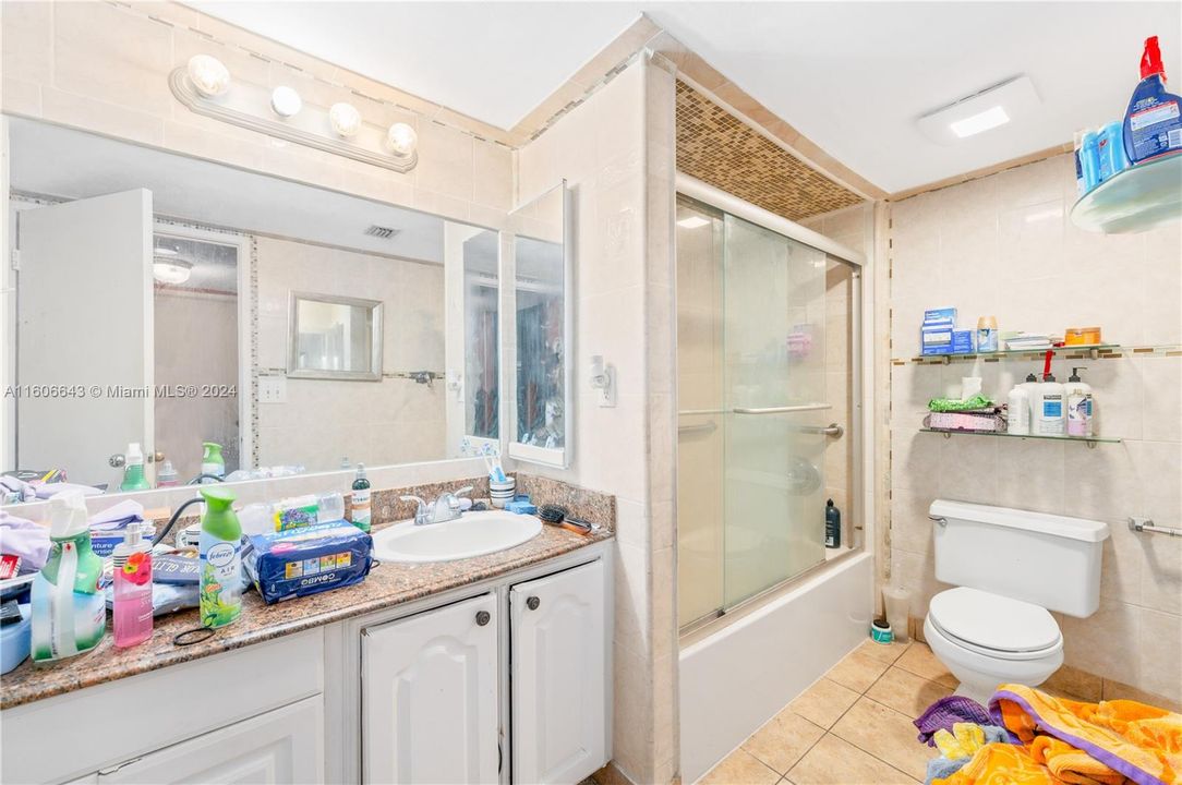 For Sale: $365,000 (2 beds, 2 baths, 1294 Square Feet)