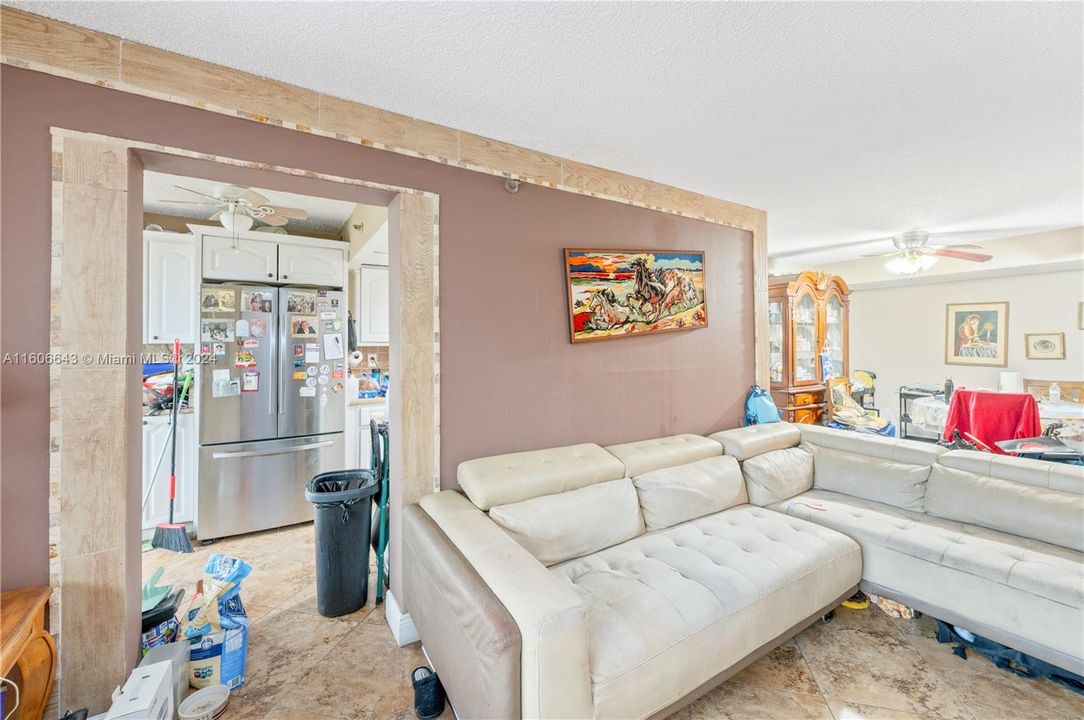 For Sale: $365,000 (2 beds, 2 baths, 1294 Square Feet)