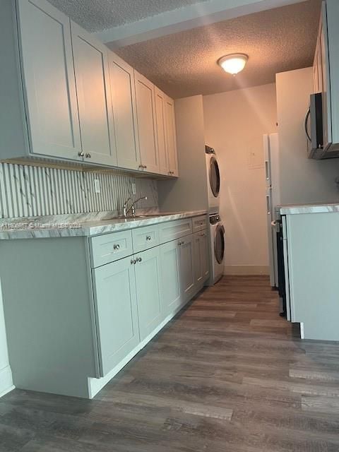 For Rent: $2,250 (1 beds, 1 baths, 705 Square Feet)