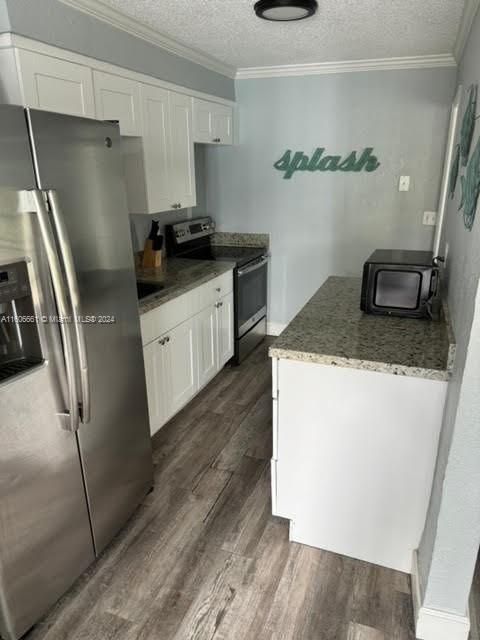 For Rent: $2,400 (1 beds, 1 baths, 700 Square Feet)