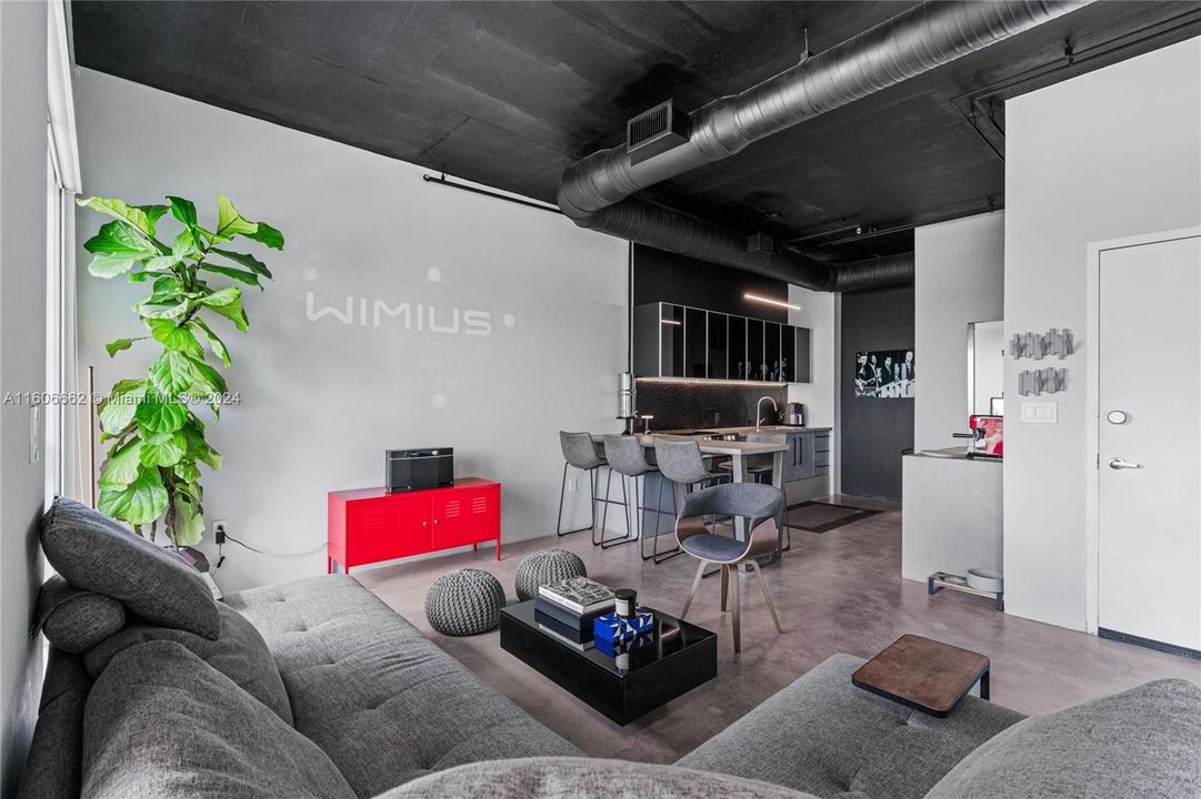 For Sale: $420,000 (1 beds, 1 baths, 728 Square Feet)