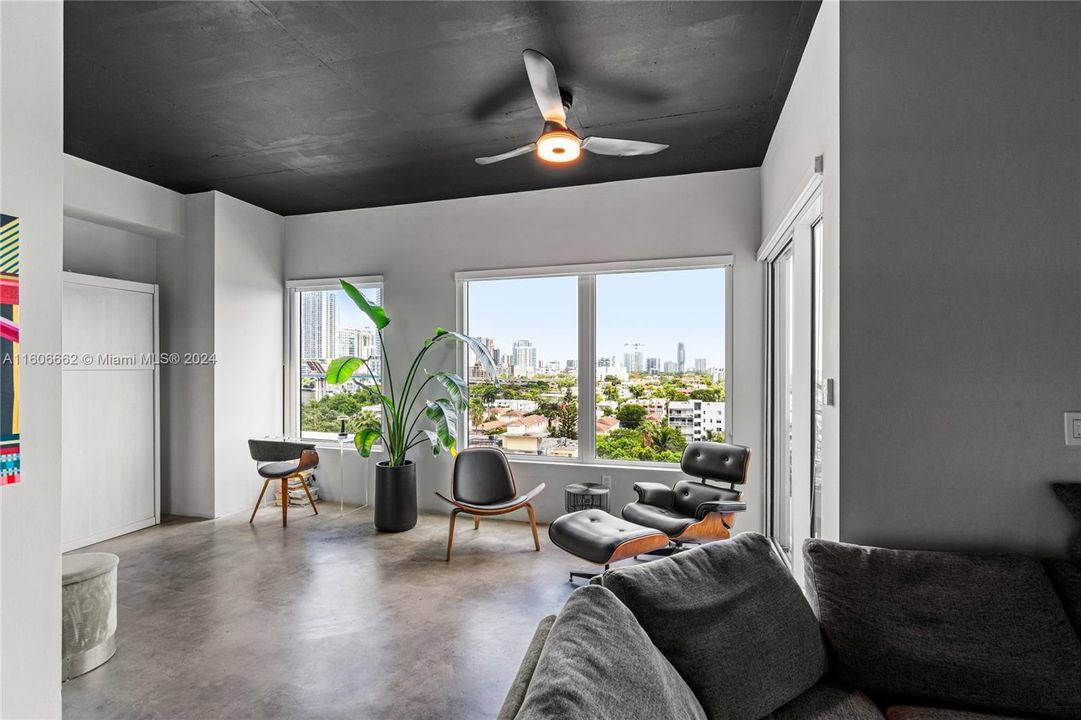 For Sale: $420,000 (1 beds, 1 baths, 728 Square Feet)