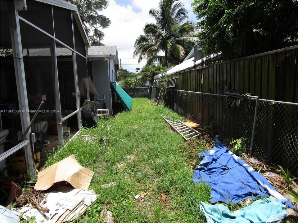 For Sale: $500,000 (3 beds, 2 baths, 2404 Square Feet)